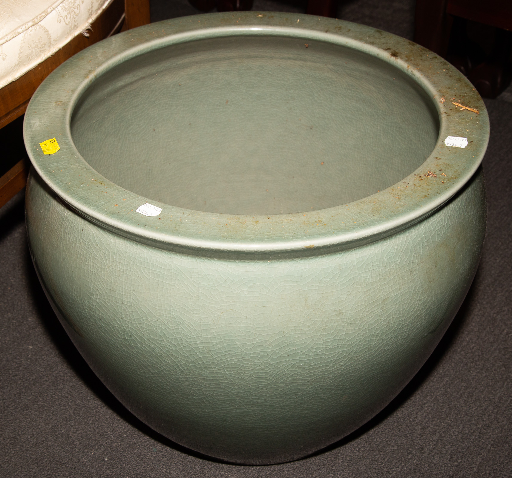 LARGE CHINESE CELADON GLAZED PLANTER 334478