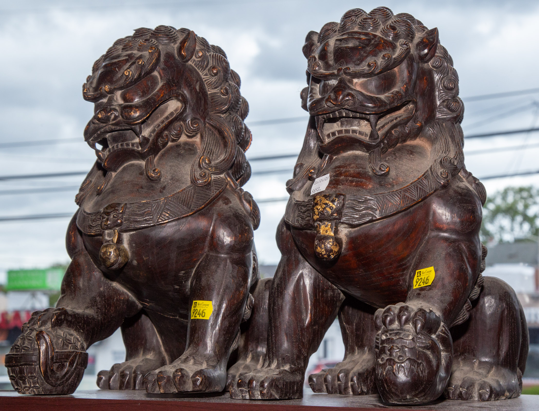 A PAIR OF CHINESE CARVED WOOD FOO 3344d6