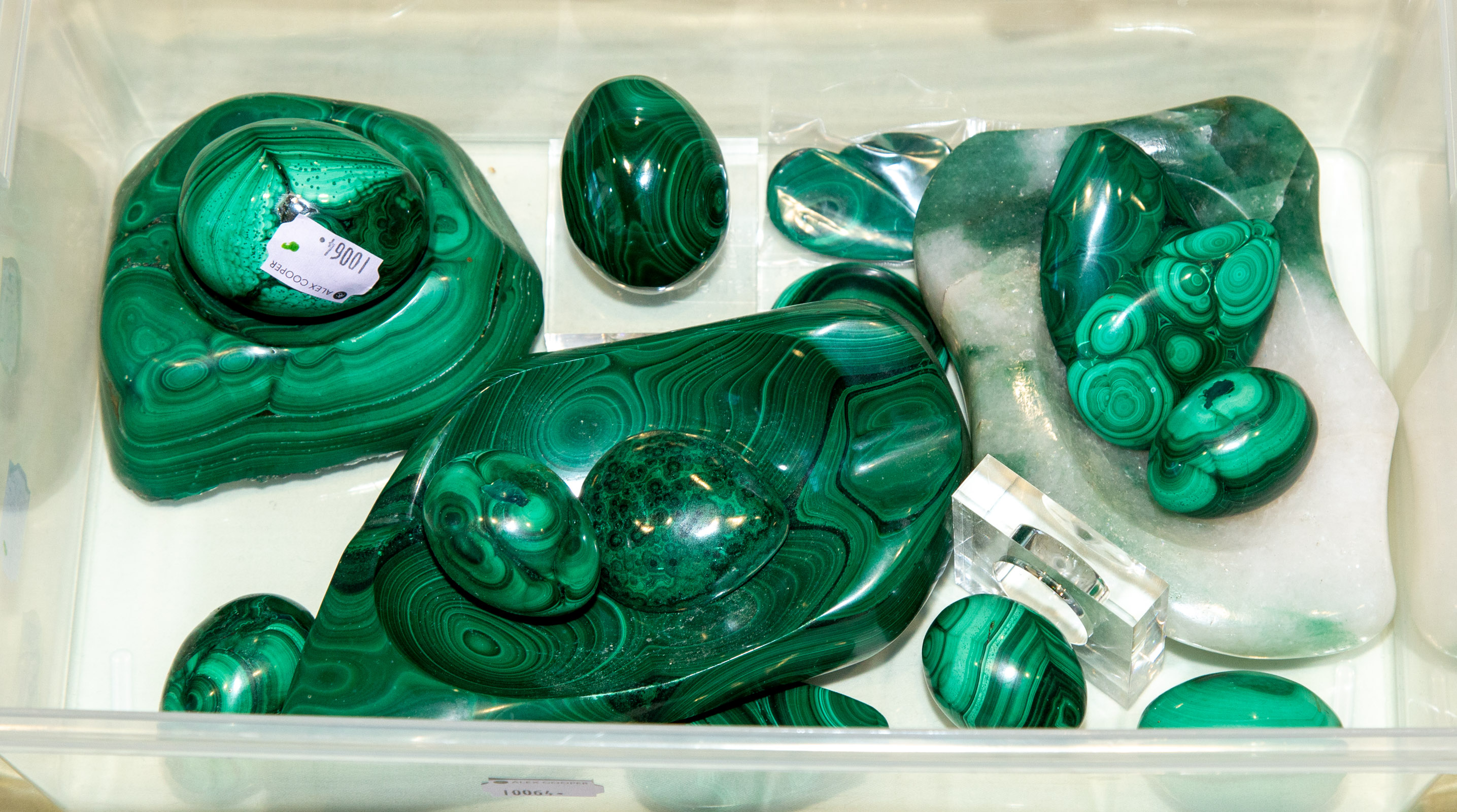 A COLLECTION OF VERY FINE MALACHITE