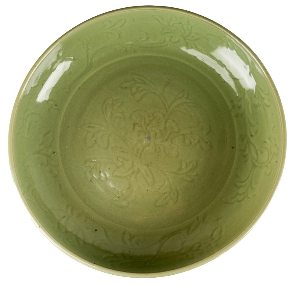 CHINESE CELADON CHARGERincised 331e13