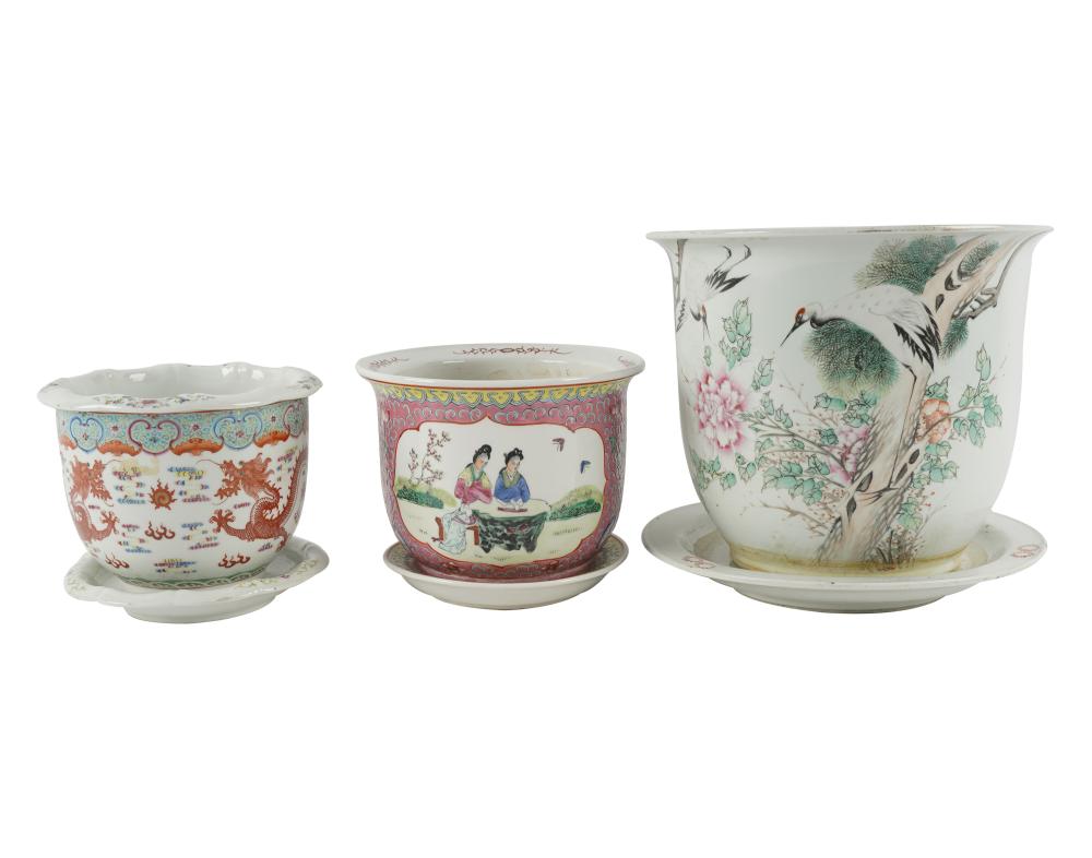 THREE CHINESE PORCELAIN PLANTERS 331e8d