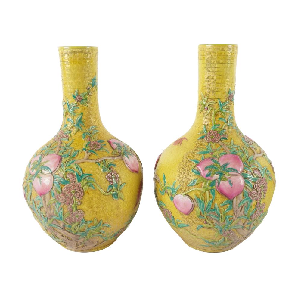 PAIR CHINESE FAMILLE JAUNE PORCELAIN 331ec5