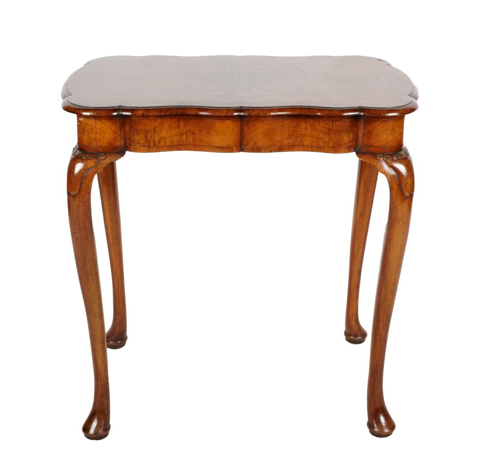 QUEEN ANNE STYLE WALNUT LAMP TABLE20th 331f61