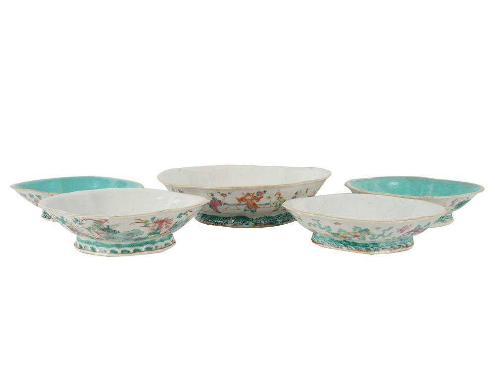 FIVE CHINESE PORCELAIN OVAL DISHESCondition: