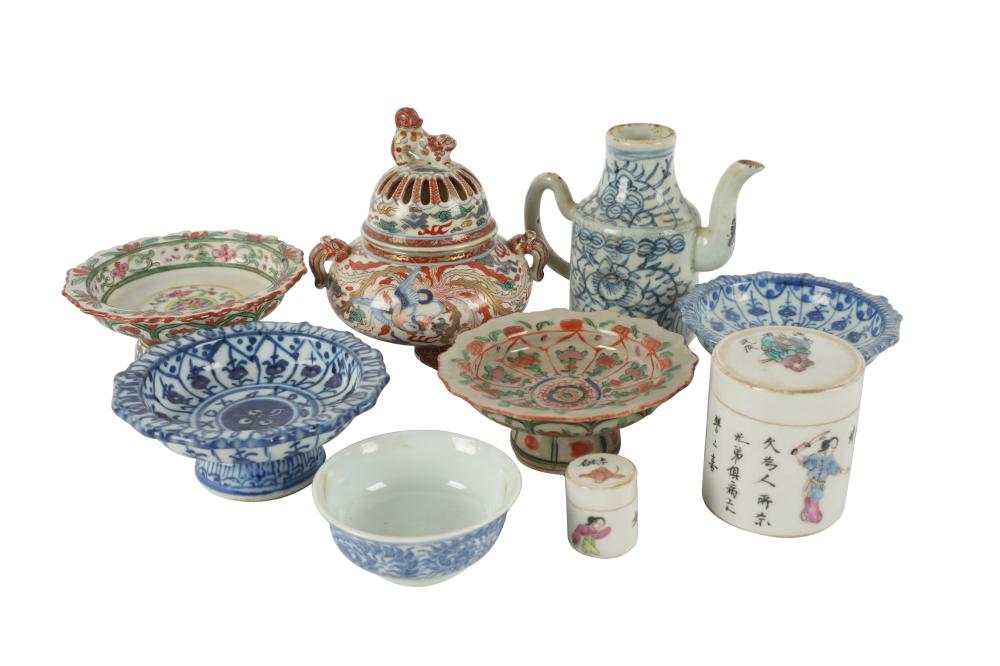 NINE CHINESE PORCELAIN ARTICLEScomprising 331f9c