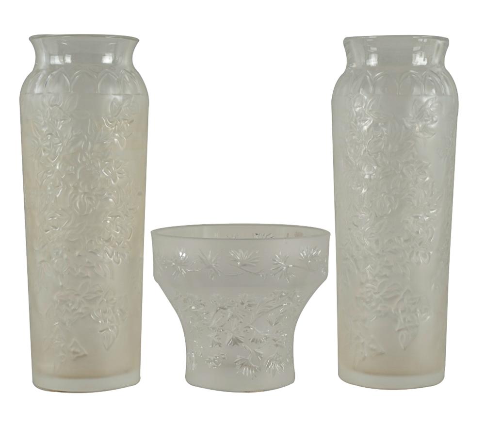 THREE LALIQUE GLASS TABLE ARTICLESeach 331faf