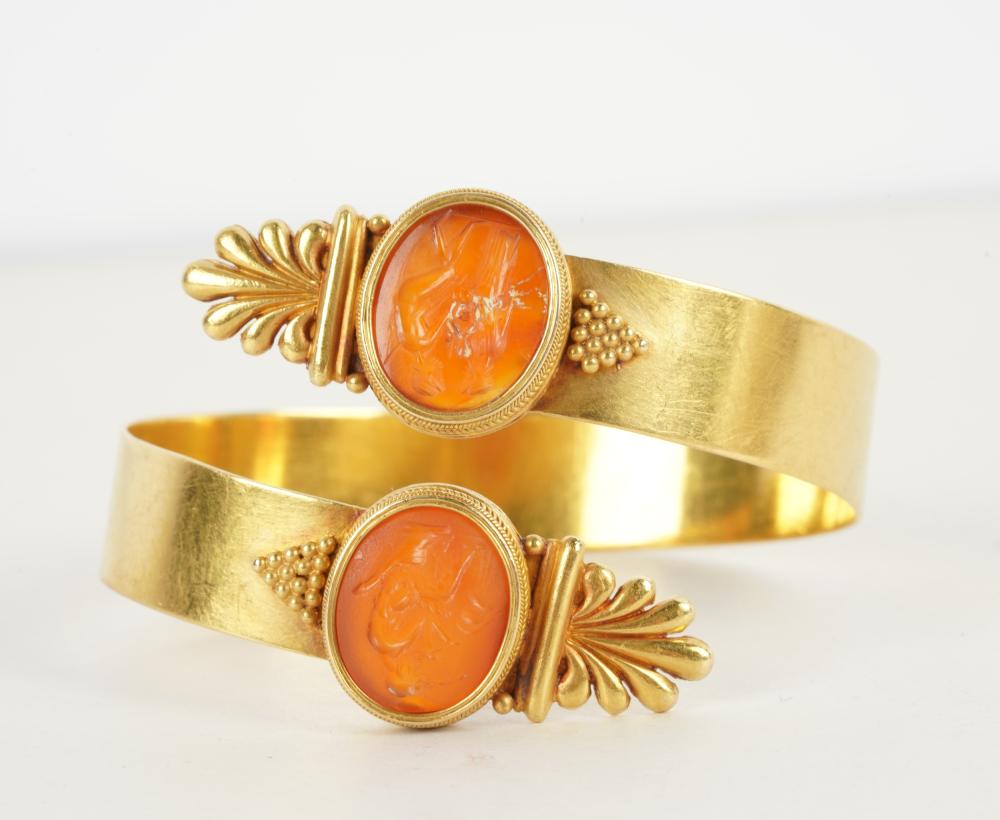 18 KARAT YELLOW GOLD & CARNELIAN