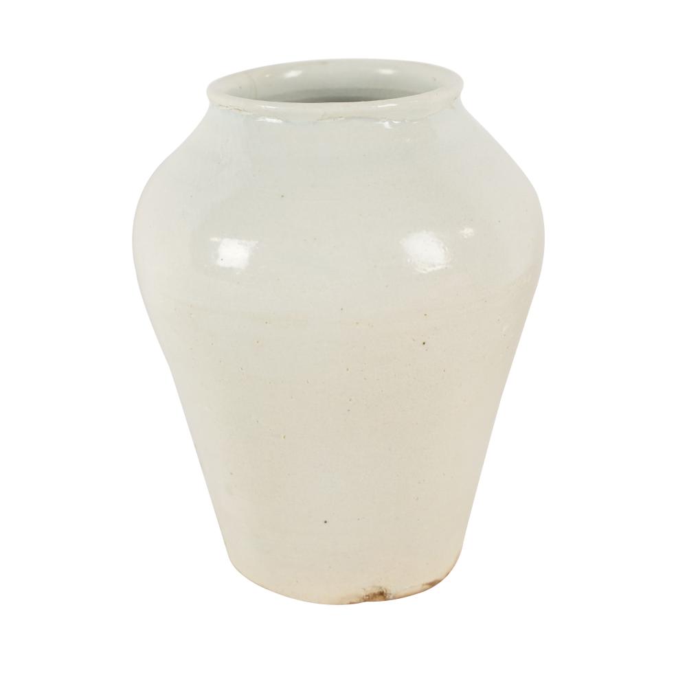 KOREAN WHITE CERAMIC VASECondition  332056