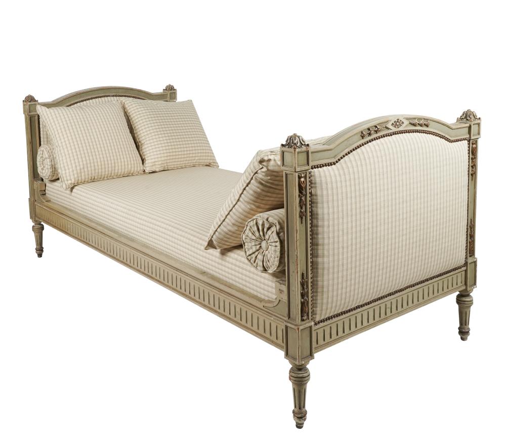 NEOCLASSIC PAINTED WOOD DAYBEDcovered 3321b2