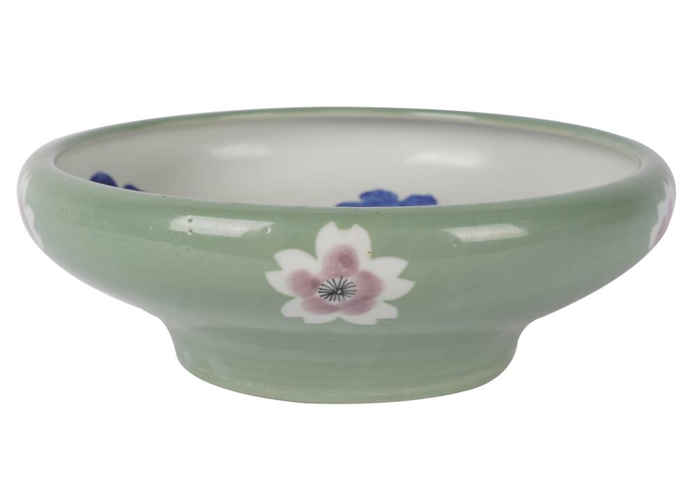 JAPANESE GLAZED PORCELAIN BOWLunsigned  33227e