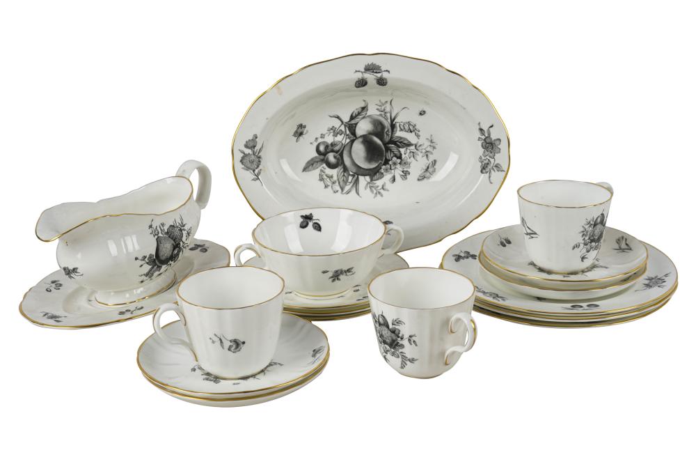 ROYAL WORCESTER PORCELAIN SERVICE1956 332398