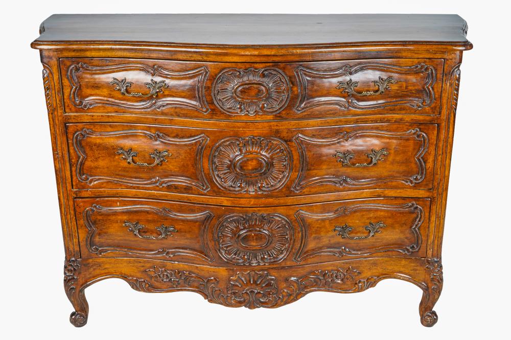 PROVINCIAL STYLE CHESTwith three 3323c0