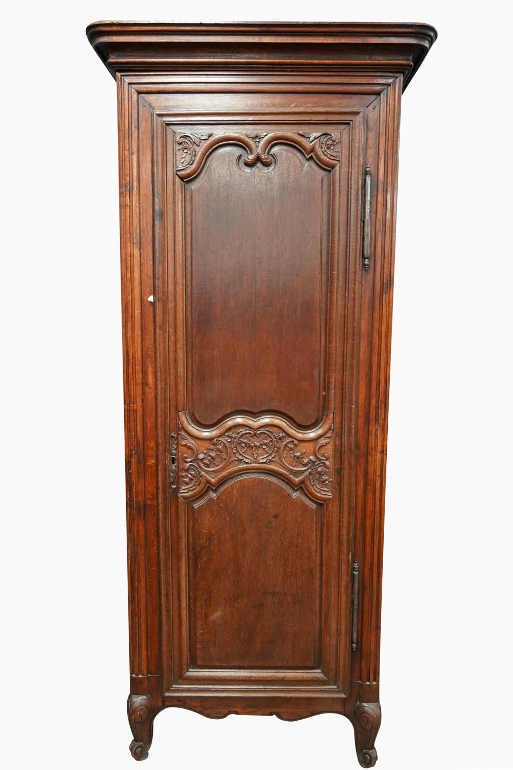 REGENCE PROVINCIAL CARVED OAK BONNETIERECondition  3323d0