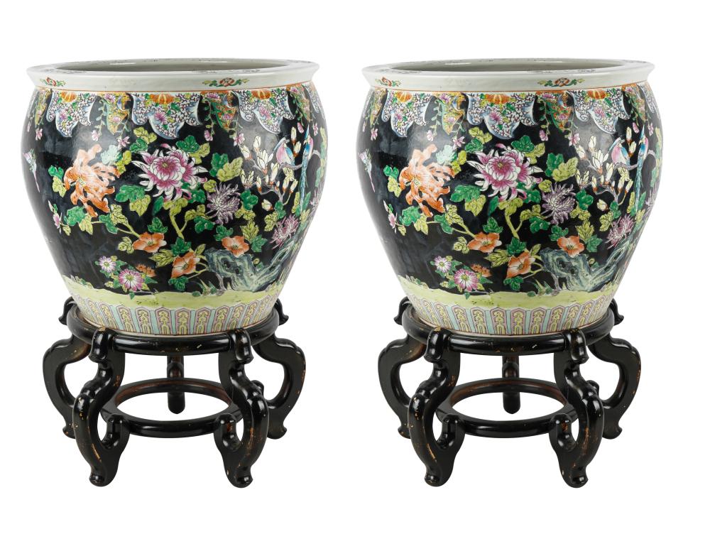 PAIR OF CHINESE PORCELAIN FISHBOWL 3323e1