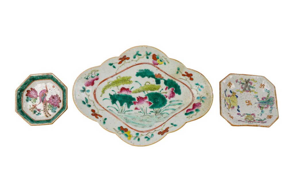 THREE ASSORTED CHINESE PORCELAIN 33246d