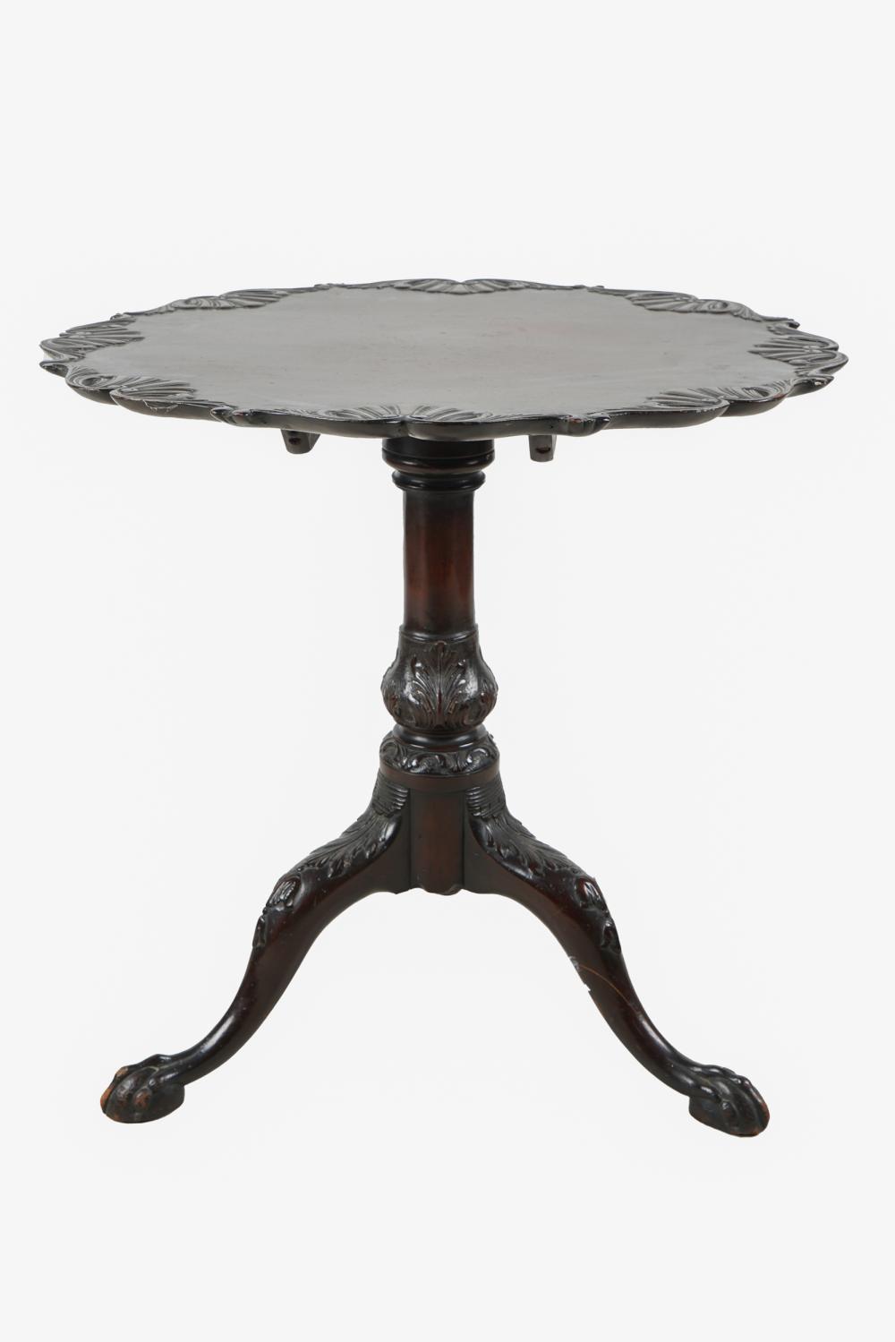 GEORGIAN STYLE MAHOGANY TILT-TOP TABLEcircular