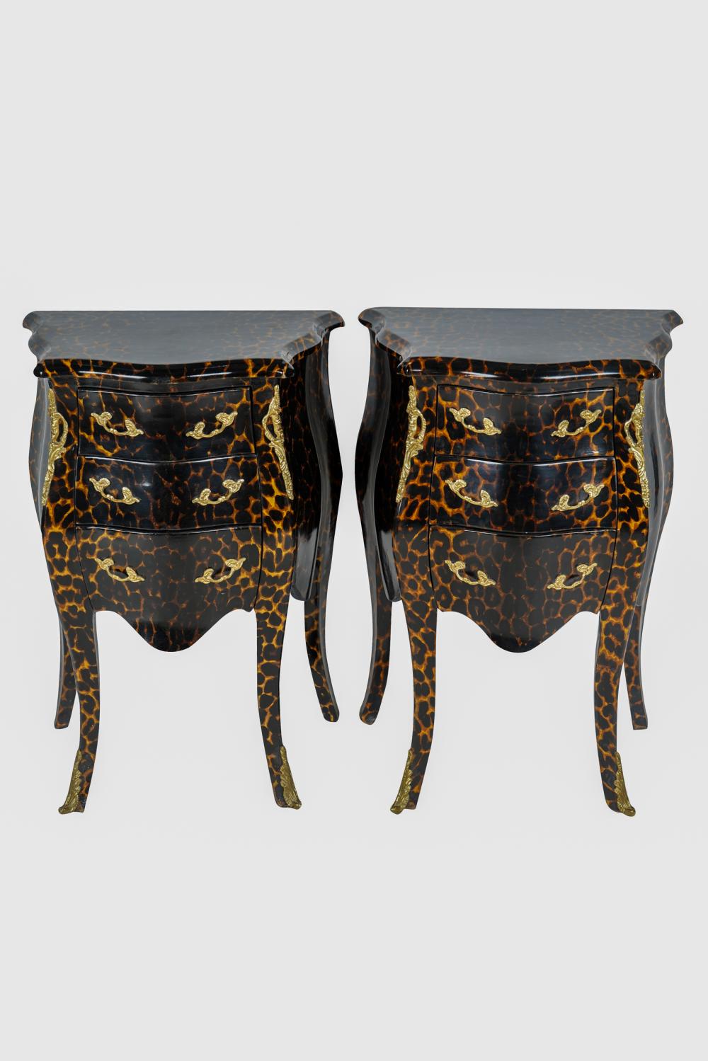 PAIR OF LOUIS XV STYLE PETITE COMMODESmodern  33259f