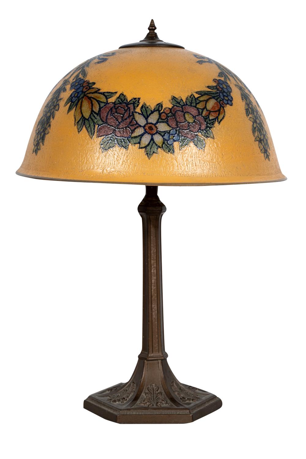 PAINTED ART GLASS TABLE LAMPwith 33270d