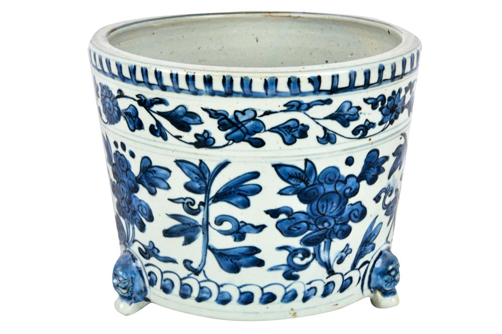 CHINESE BLUE WHITE GLAZED CERAMIC 332753