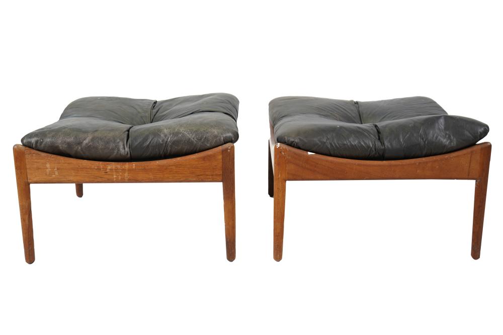 PAIR OF DANISH MODERN FOOTSTOOLSunsigned  33278e