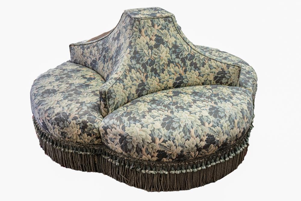 UPHOLSTERED TETE-E-TETEwith four
