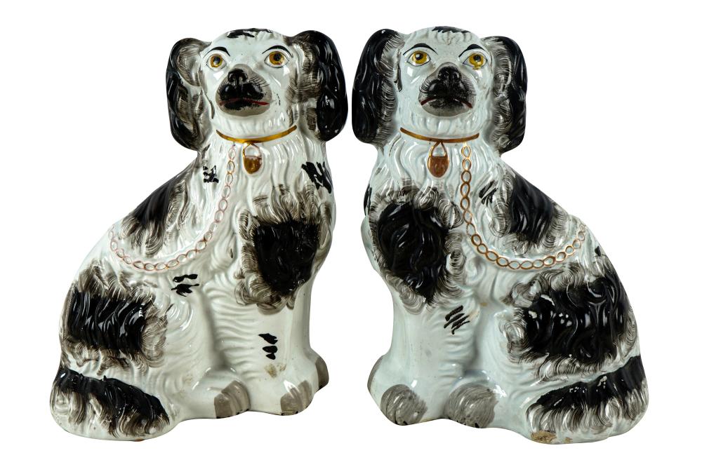 PAIR OF STAFFORDSHIRE POTTERY SPANIEL 332820
