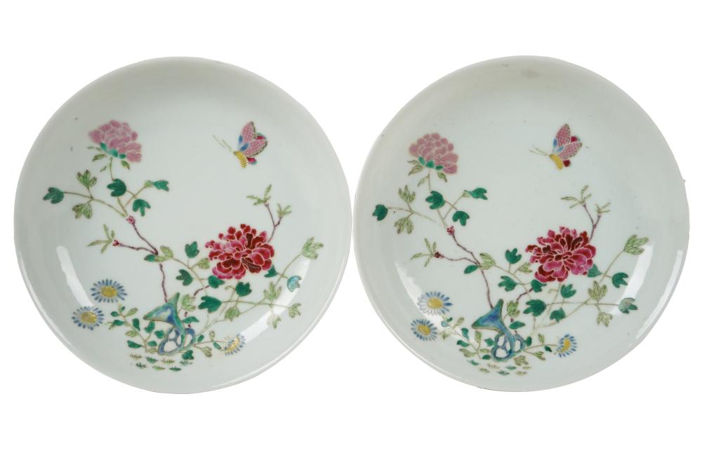 PAIR OF CHINESE FLORAL PORCELAIN 332919