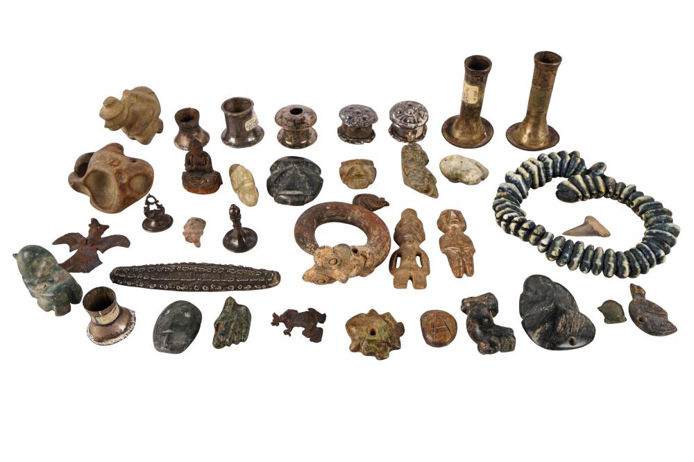 SMALL COLLECTION OF ANTIQUITIEScomprising 332923