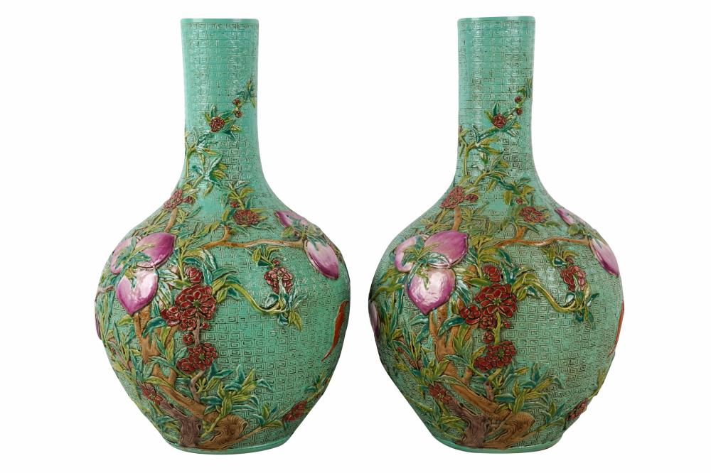 PAIR OF CHINESE PORCELAIN VASESwith 33294e