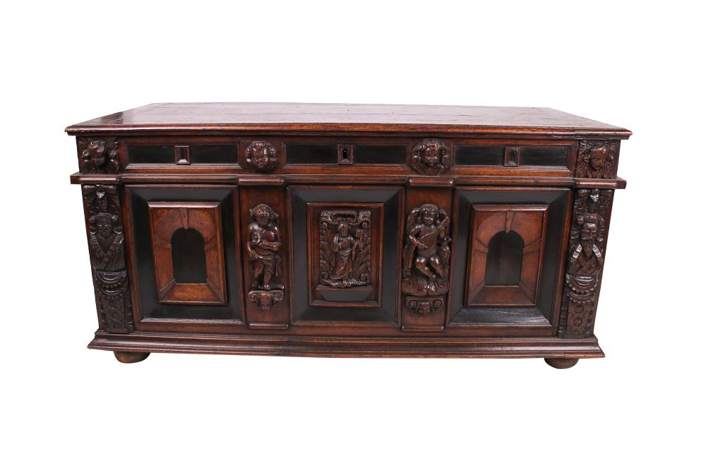 ITALIAN BAROQUE CARVED WALNUT CASSONEthe 332a3d