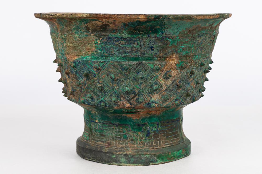 CHINESE ARCHAIC BRONZE RITUAL VESSEL  332b65