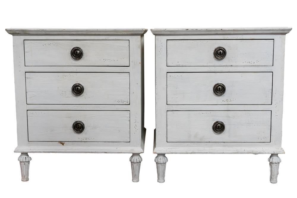 PAIR OF RESTORATION HARDWARE PAINTED 332bdd