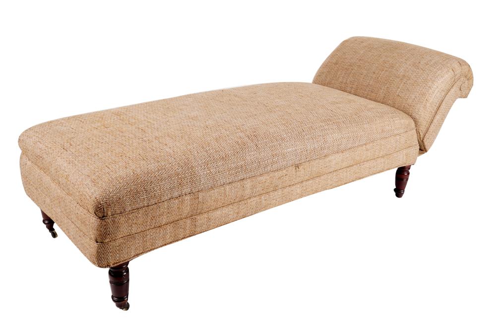 GEORGIAN STYLE UPHOLSTERED CHAISE 332bdb