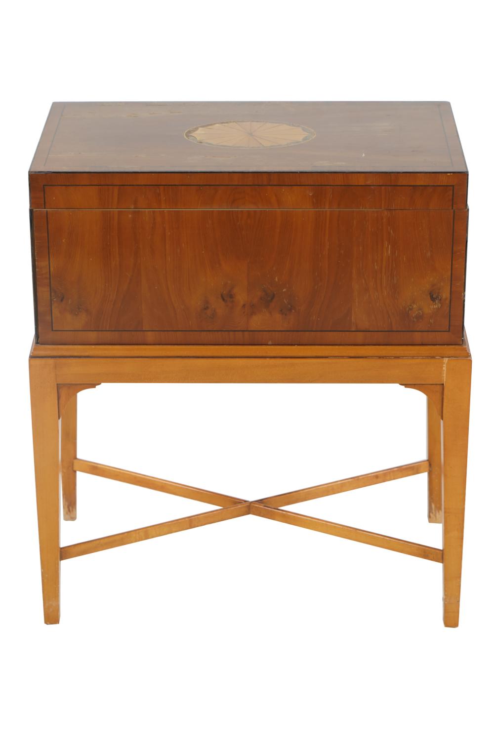 BAKER SHERATON STYLE END TABLEbox