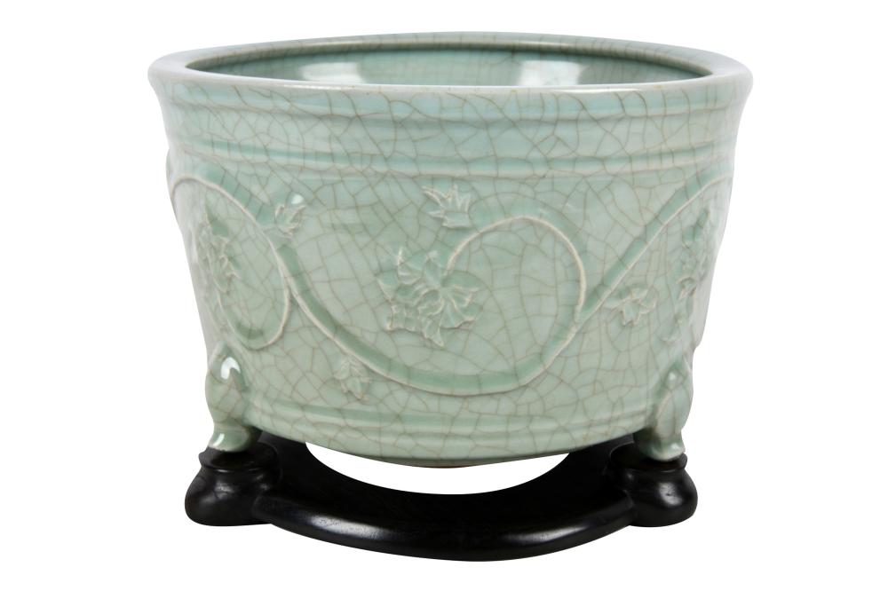CHINESE CELADON CENSERwith tripod