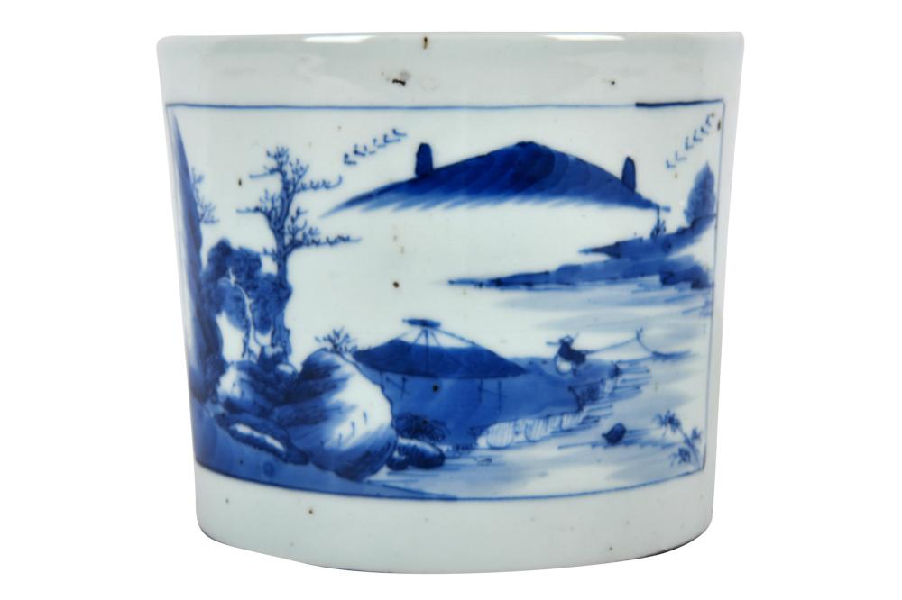 CHINESE BLUE & WHITE PLANTERdepicting