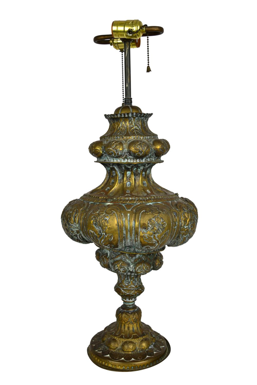 SPANISH HAMMERED METAL TABLE LAMPCondition  332cc8