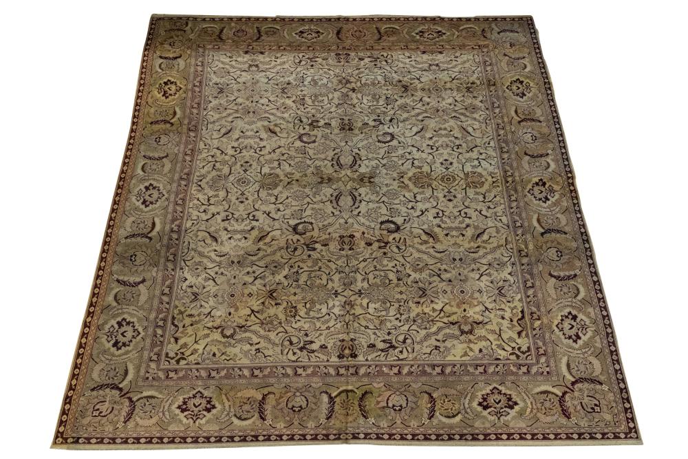 AGRA CARPETwith wide outer border 332cec