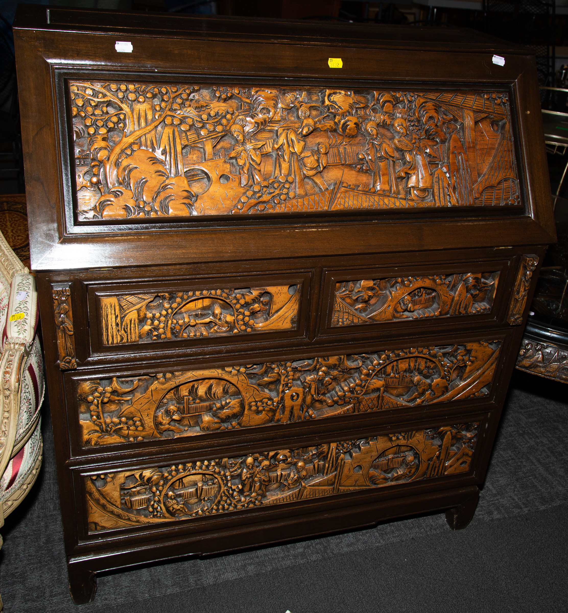 CHINESE EXPORT CARVED SLANT FRONT 3354e3