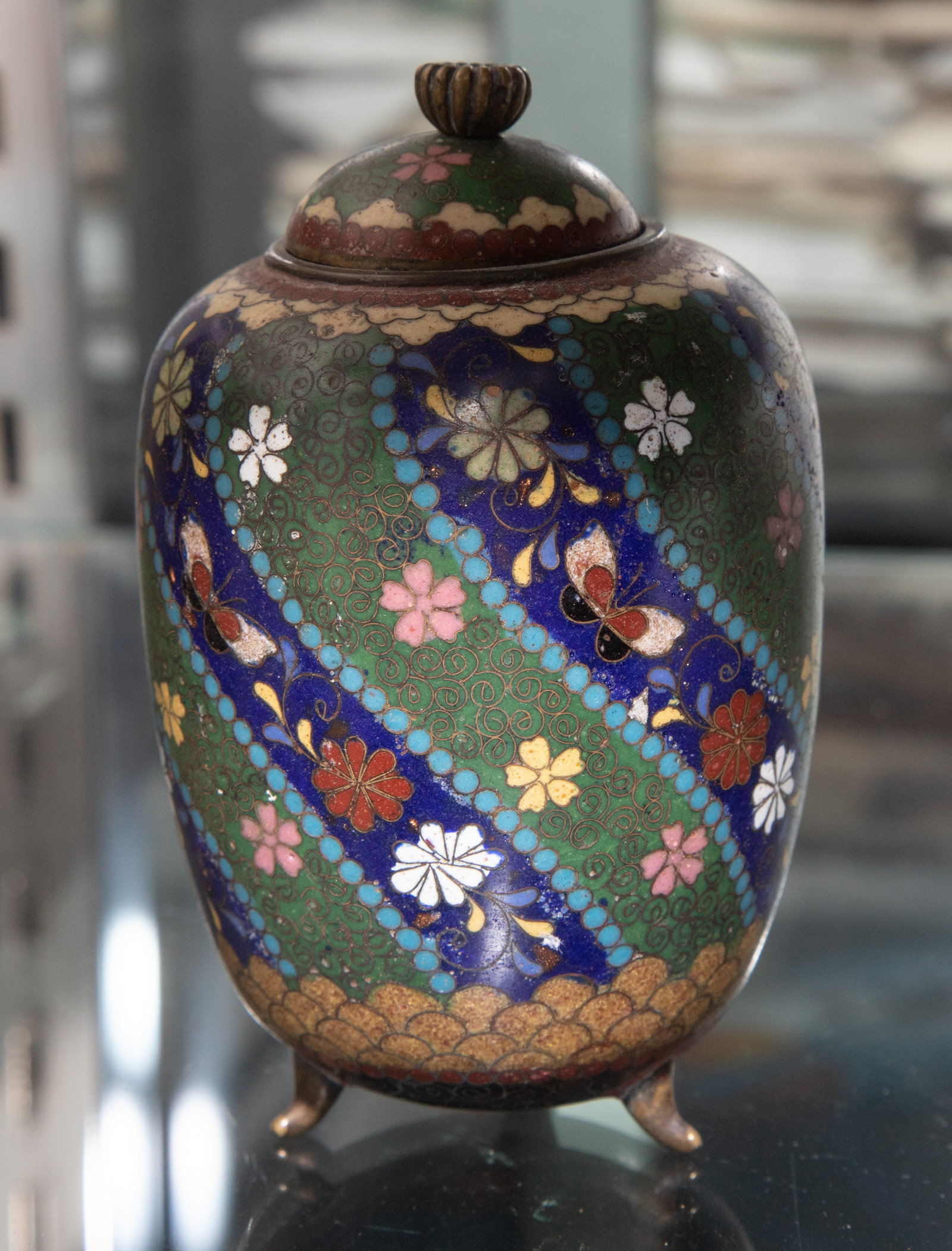 SMALL CHINESE CLOISONNE FOOTED