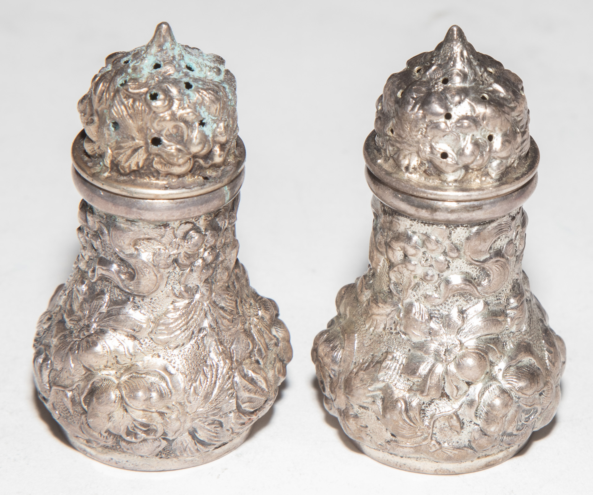 A PAIR OF STIEFF STERLING REPOUSSE 33559d