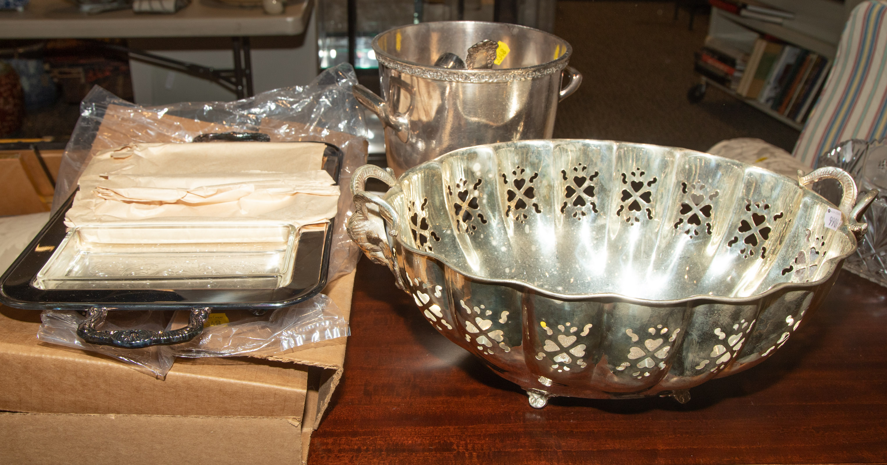 ASSORTMENT OF SILVER PLATED WARE 3355bf