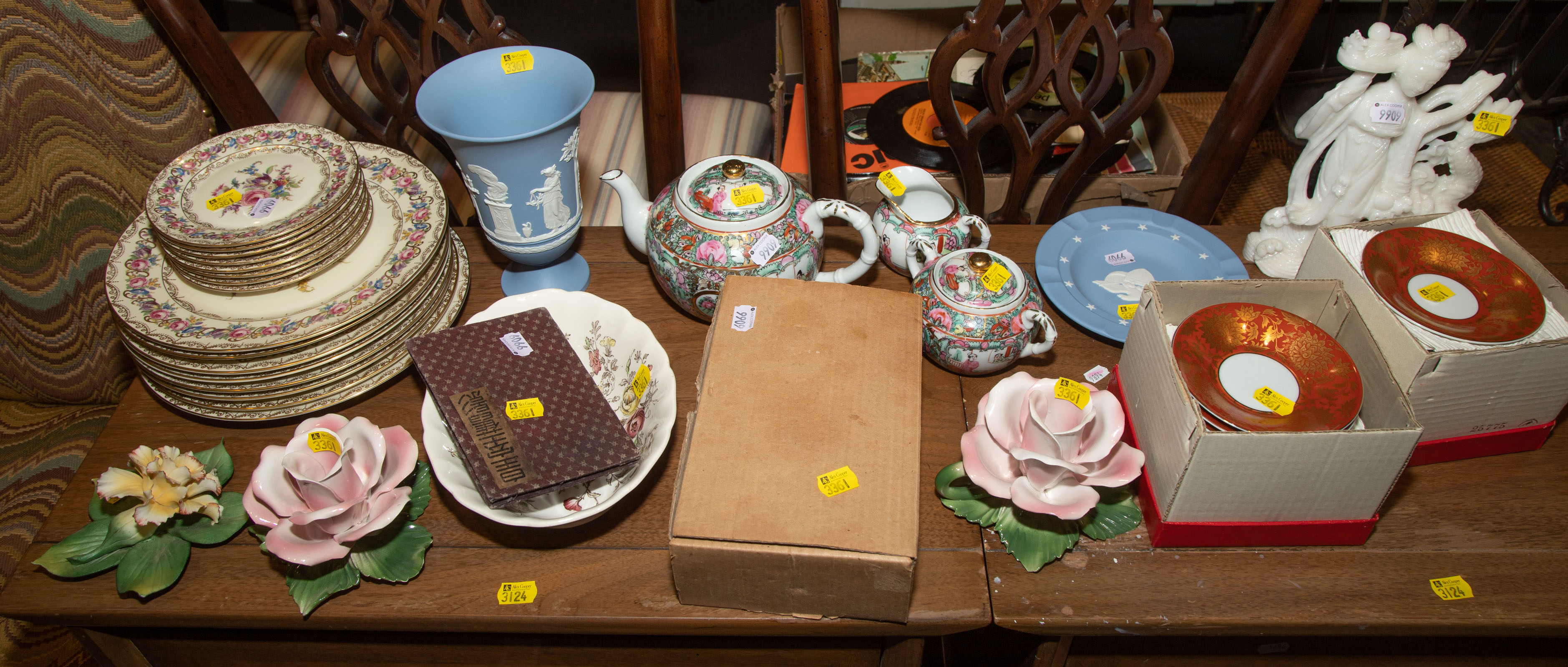 SELECTION OF VINTAGE DECORATIONS