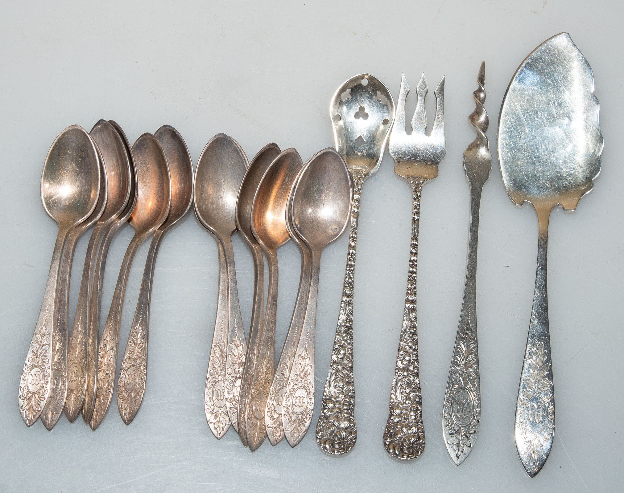 GROUP BALTIMORE STERLING FLATWARE 335609
