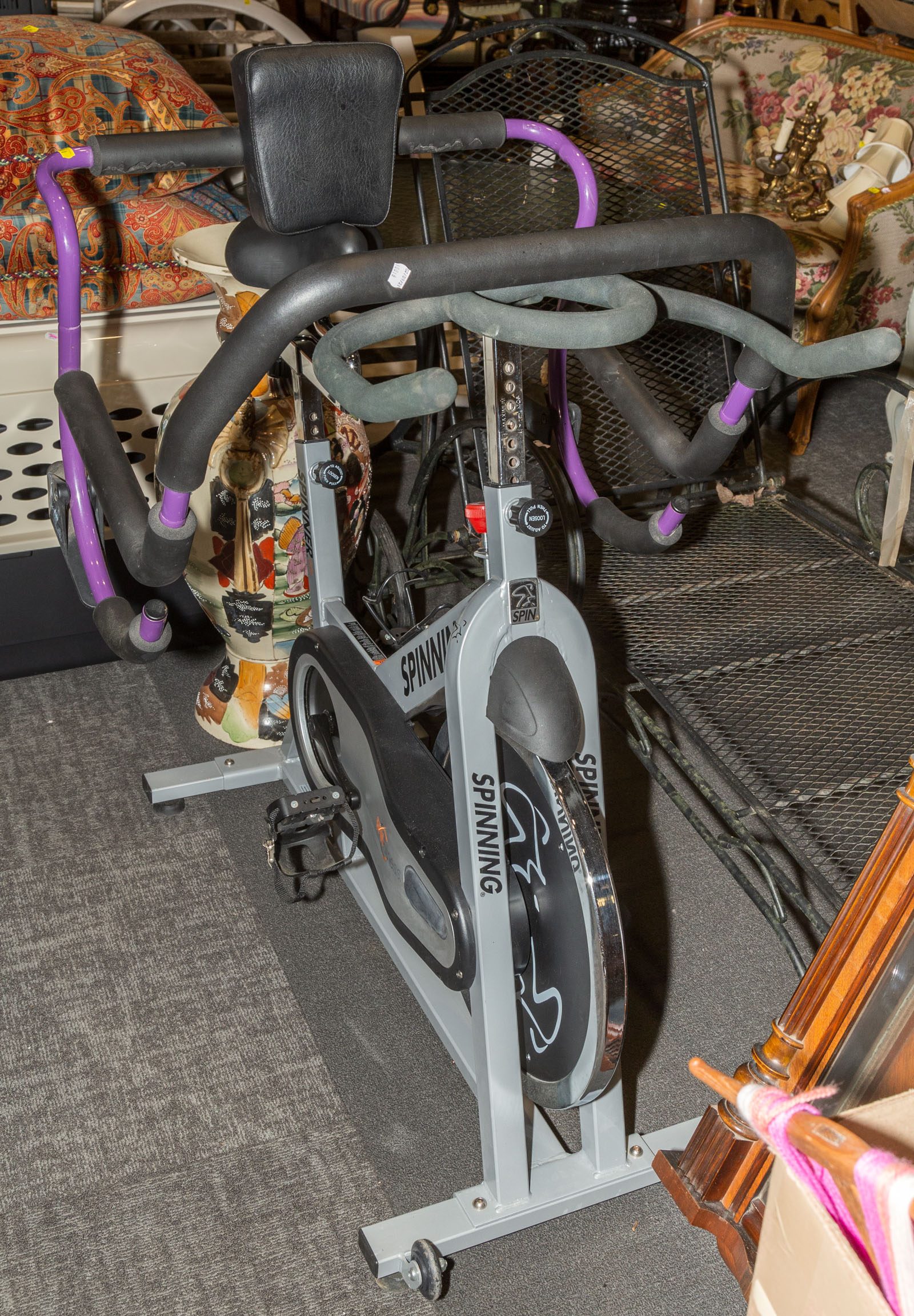 TWO PIECES OF EXERCISE EQUIPMENT