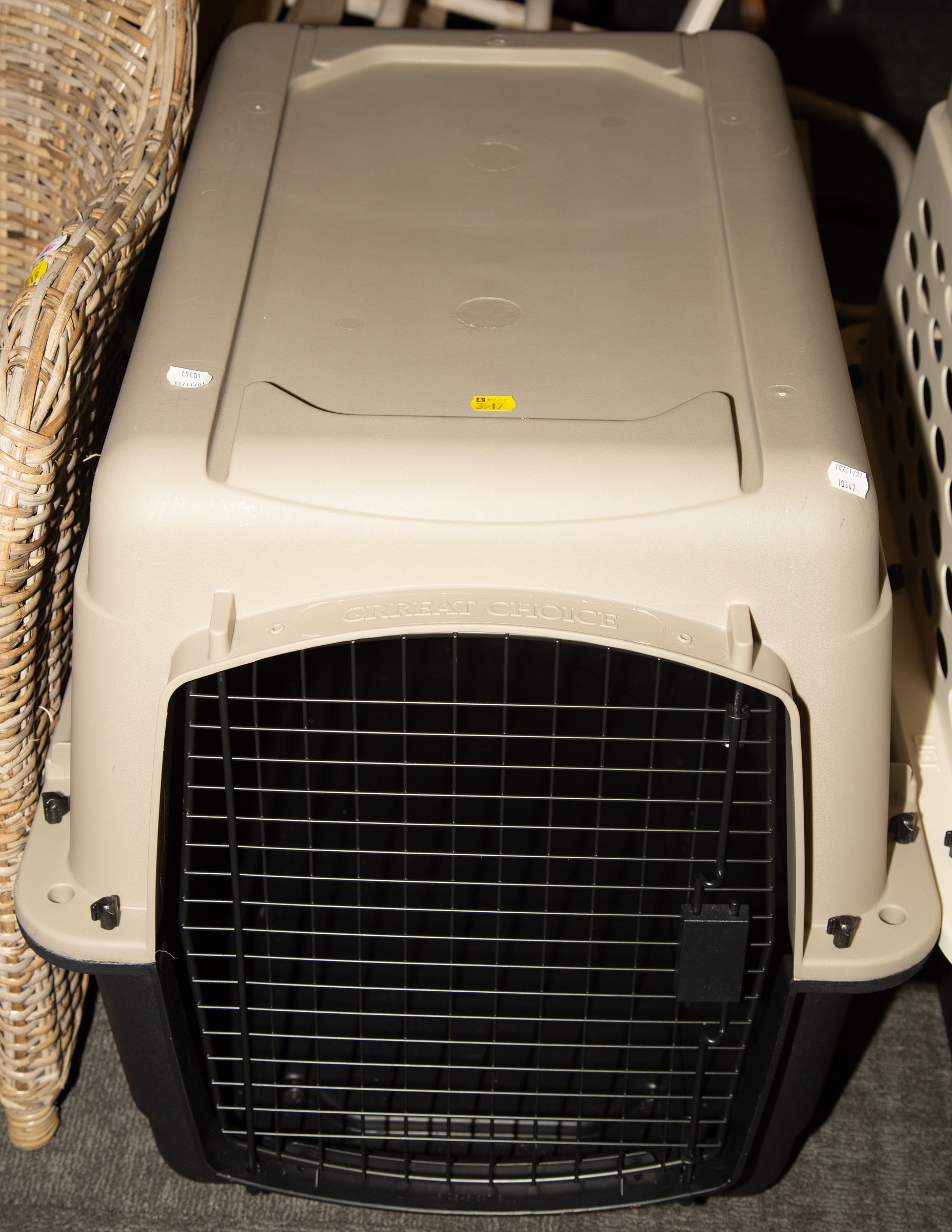 LARGE AIRLINE STYLE DOG CRATE Great