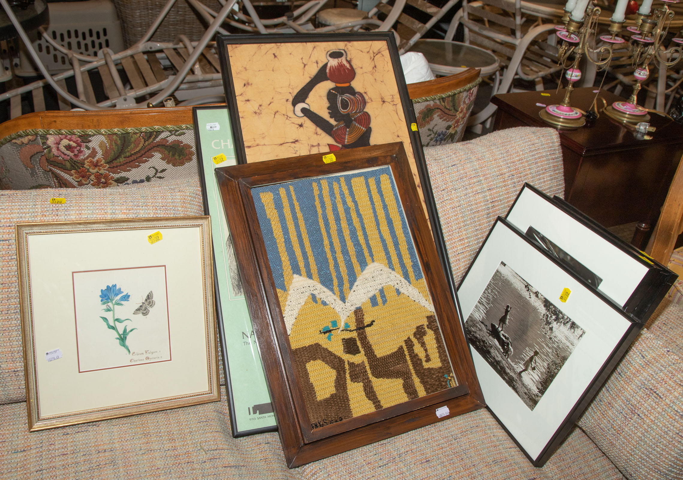 AN ASSORTMENT OF FRAMED ITEMS Notably 33567b