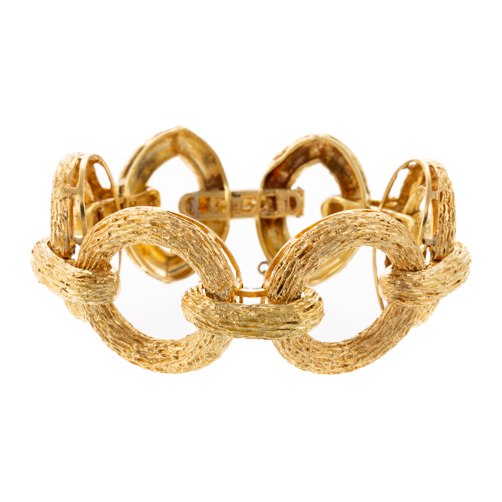 AN ITALIAN TEXTURED OVAL LINK BRACELET