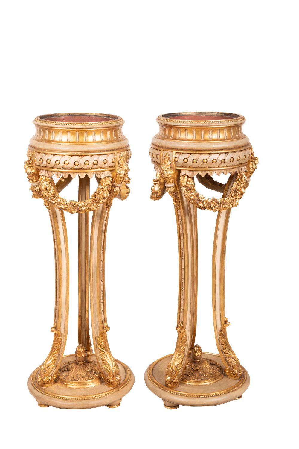 PAIR OF VENETIAN STYLE CARVED  3359a9