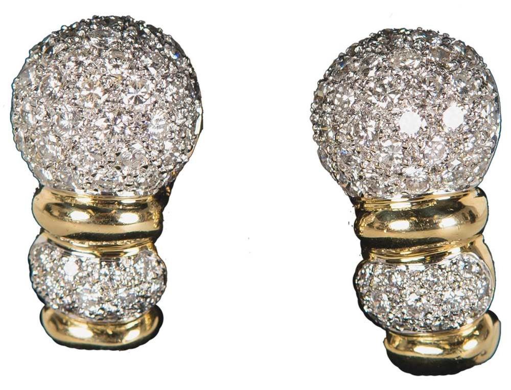 PAIR OF 18 KARAT DIAMOND EARRINGSstamped 3359f5